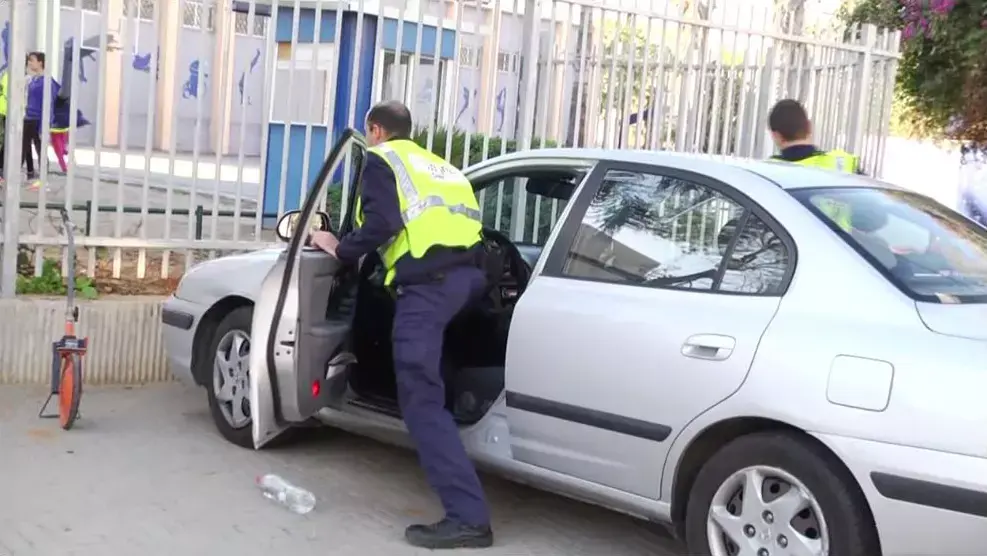 לעיני עשרות תלמידים: בת 8 נדרסה על המדרכה, רגלה נקטעה