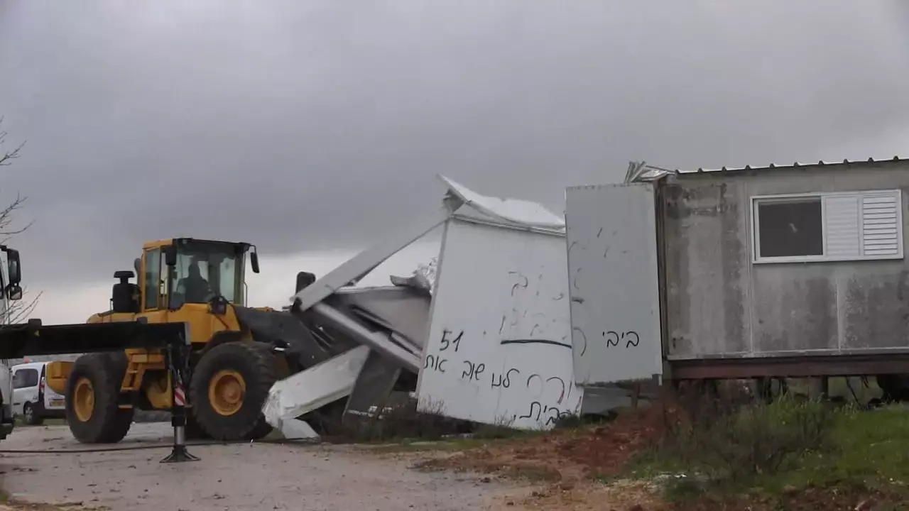 "עשו כסף מקרקע גנובה": איך חברות הסלולר עזרו למאחז?