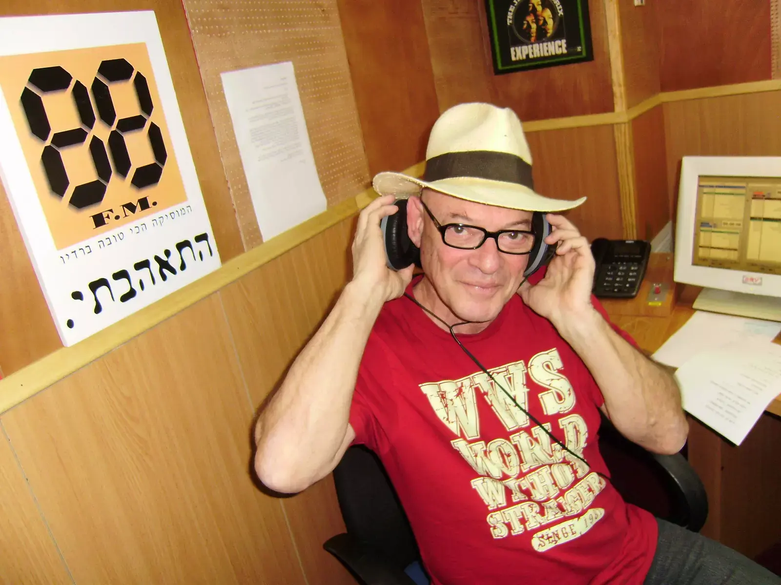 גנוב על לאה: האנשים מאחורי השמות בשירים