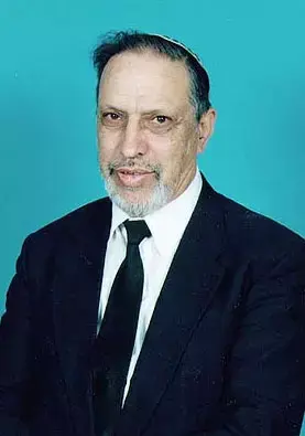 הרב בא-גד הואשם בזיוף וירצה עבודות שירות