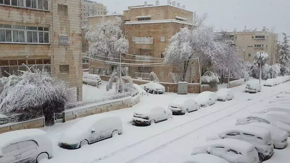 "דמעות בעיניים": עולים קיבלו סיוע משכניהם כדי לעבור את הסערה