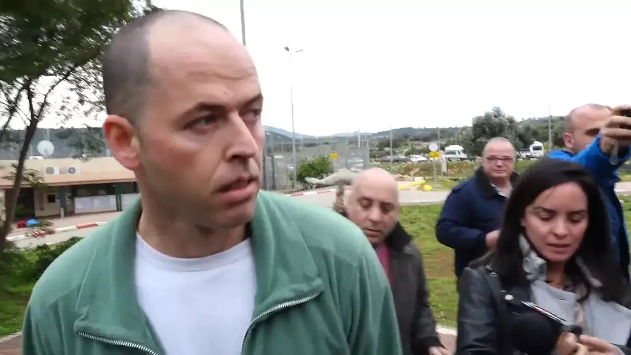 "הזיכרון מהמעשים האכזריים של אפרתי חי לצדי"