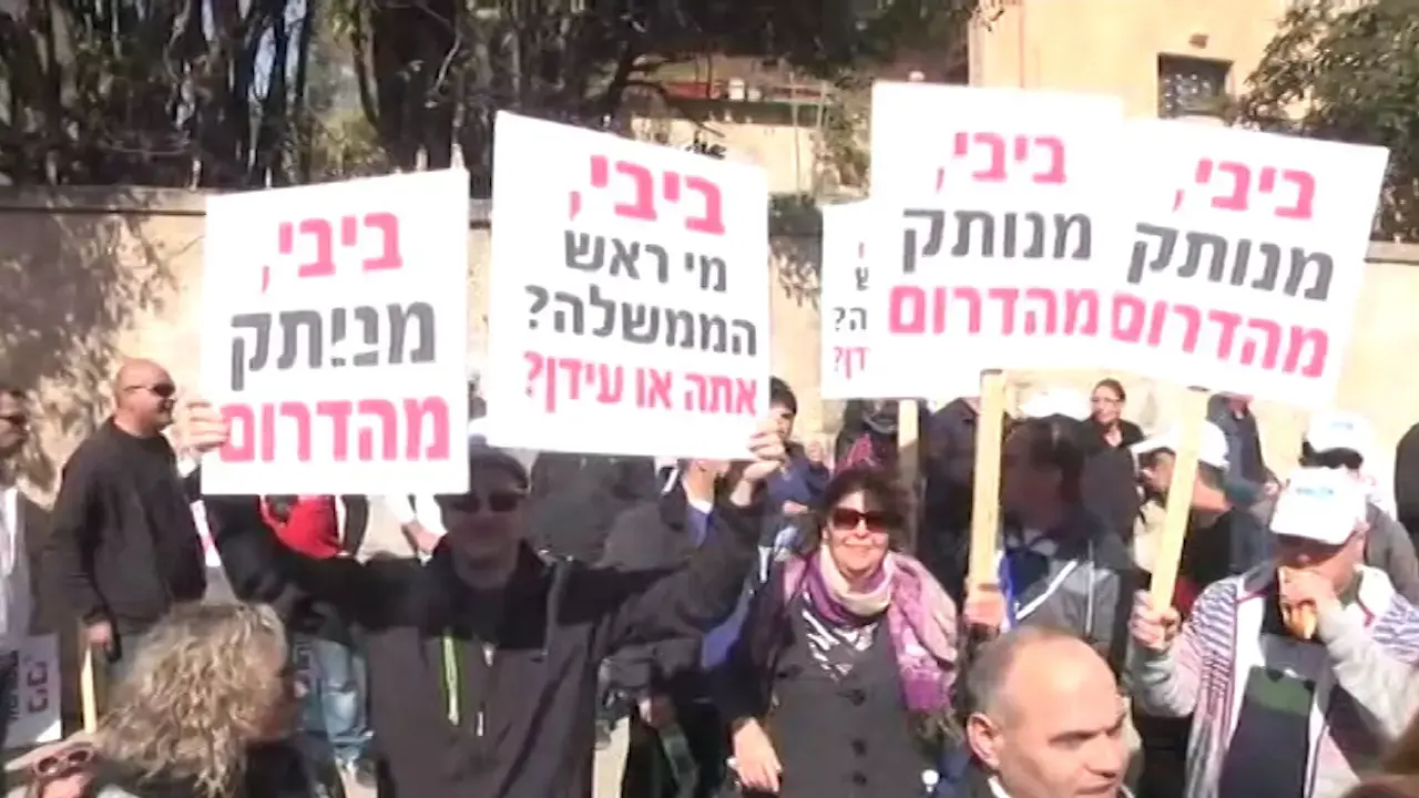 מאות עובדי כיל בבירה: "מי ראש הממשלה, ביבי או עידן עופר?"