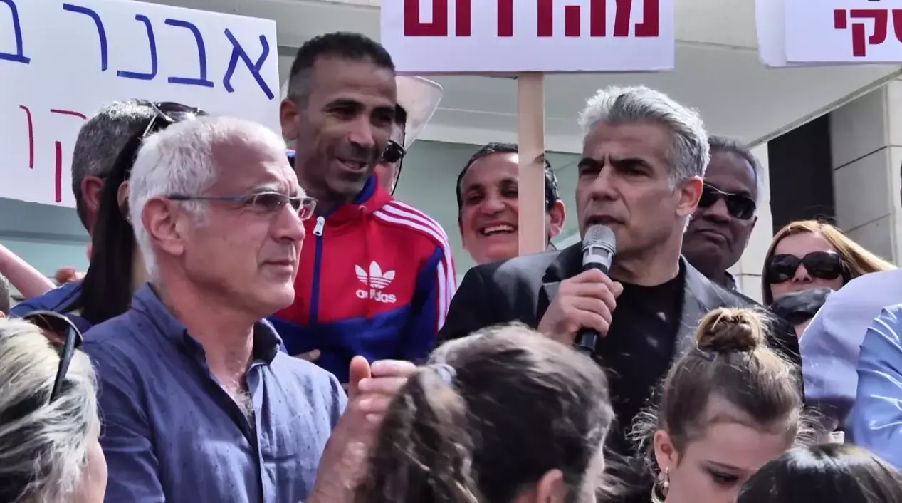 לפיד בהפגנת עובדי כיל: "שנתניהו יתחפש למישהו שאכפת לו"
