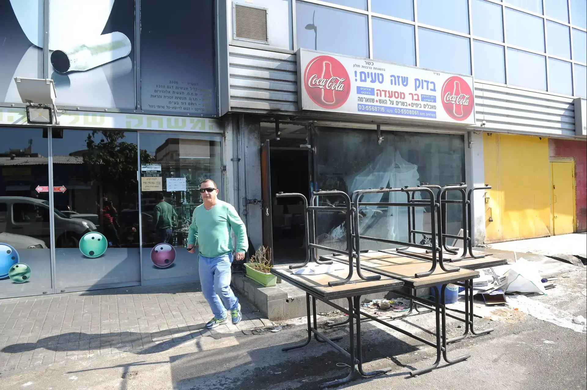 מי מצית בתי עסק באזור התעשייה של חולון?
