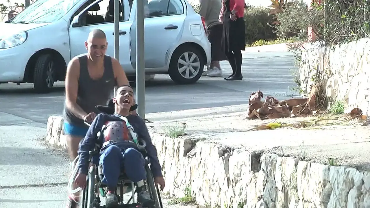 "רוצה לנצח": הנער המשותק שישתתף במרתון ירושלים על כיסא גלגלים