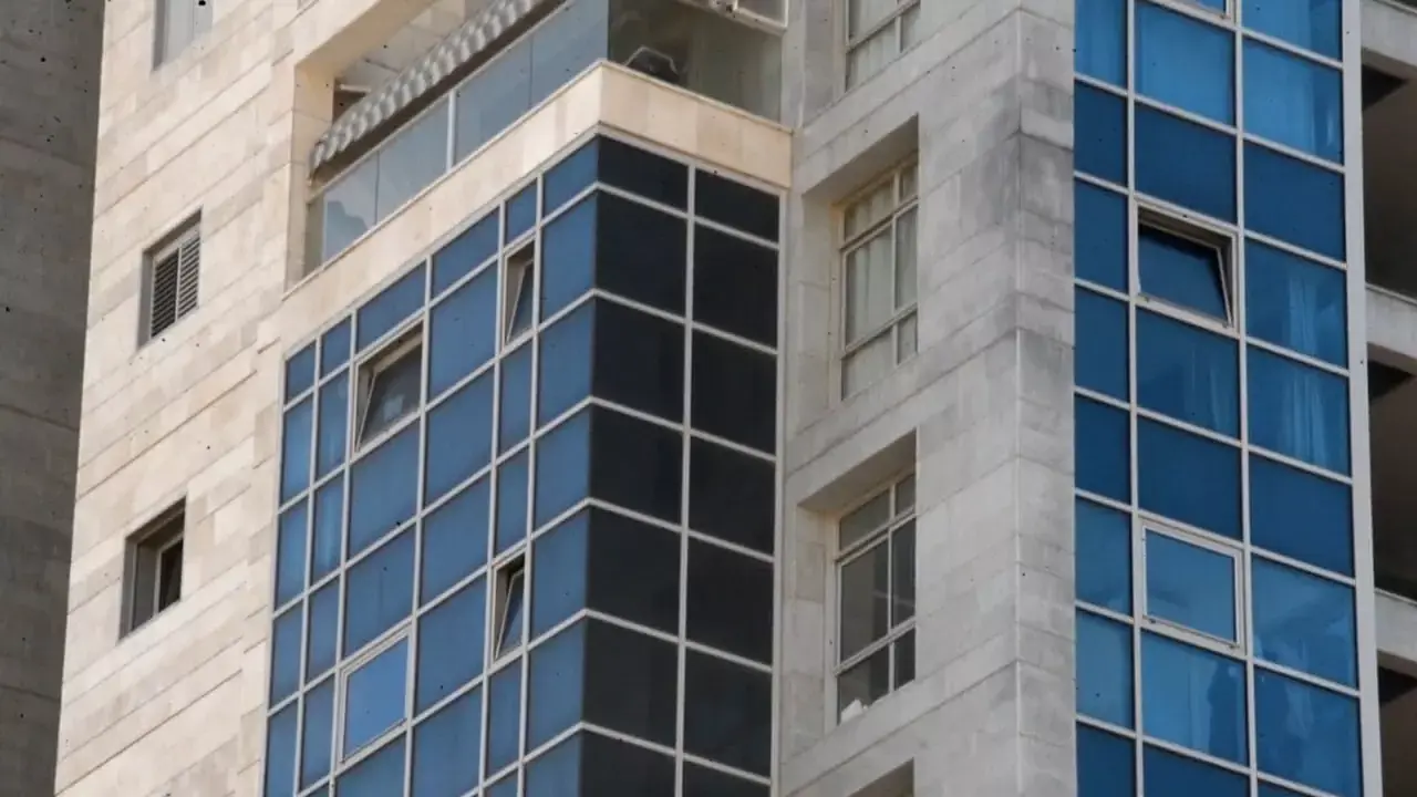 טרגדיה כפולה בנתניה: הבת קפצה מהחלון שממנו נפלה השבוע אמה אל מותה