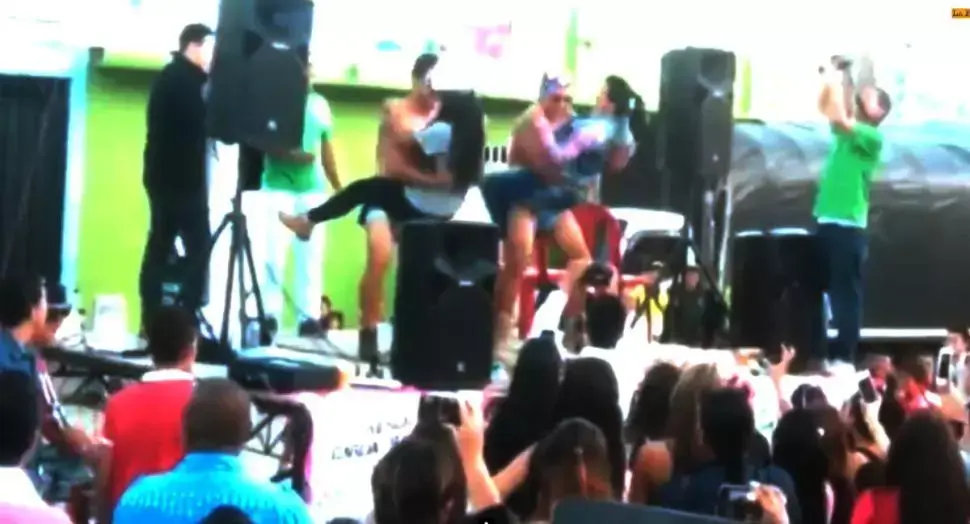 ראש העיר התנצל אחרי שהביא חשפנים לחגיגות יום האישה הבינלאומי