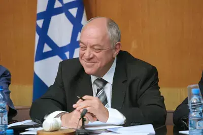 השר בר-און מאיים כי &rdquo;השמיים יפלו על חמאס&rdquo;