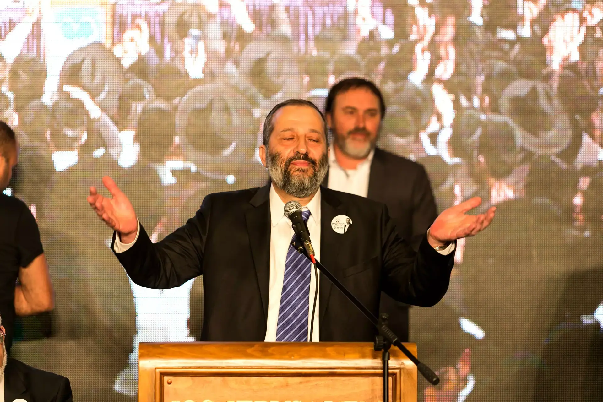 המקצוע יהודי, ההכנסה ברוך השם