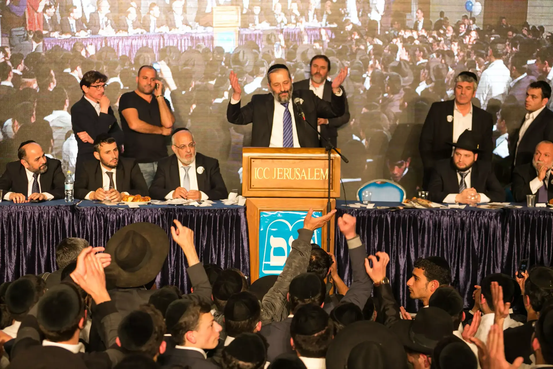 לוותר על המונופול - ולשתף פעולה