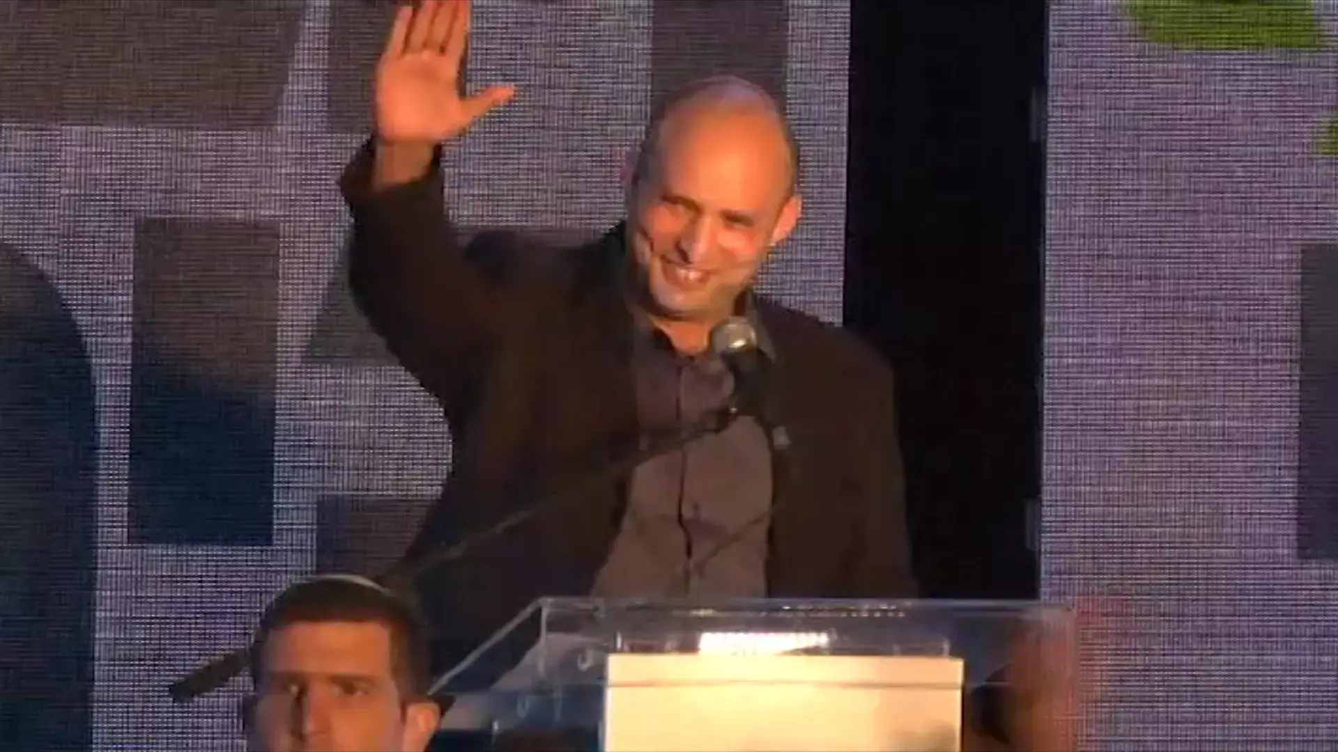 מתנגדים לשילוב לוחמות, תקיפים בנוגע להתנחלויות: המועמדים נגד בנט