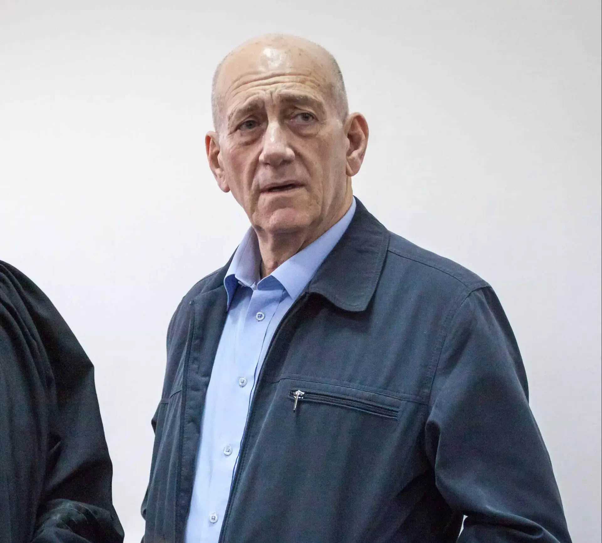 על עבדות וחומרנות