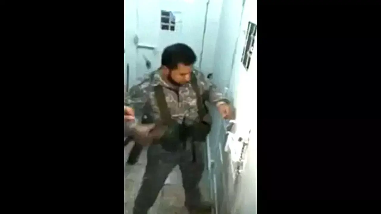 סוריה: תושבי אידליב נמלטים מהעיר לאחר השתלטות המורדים
