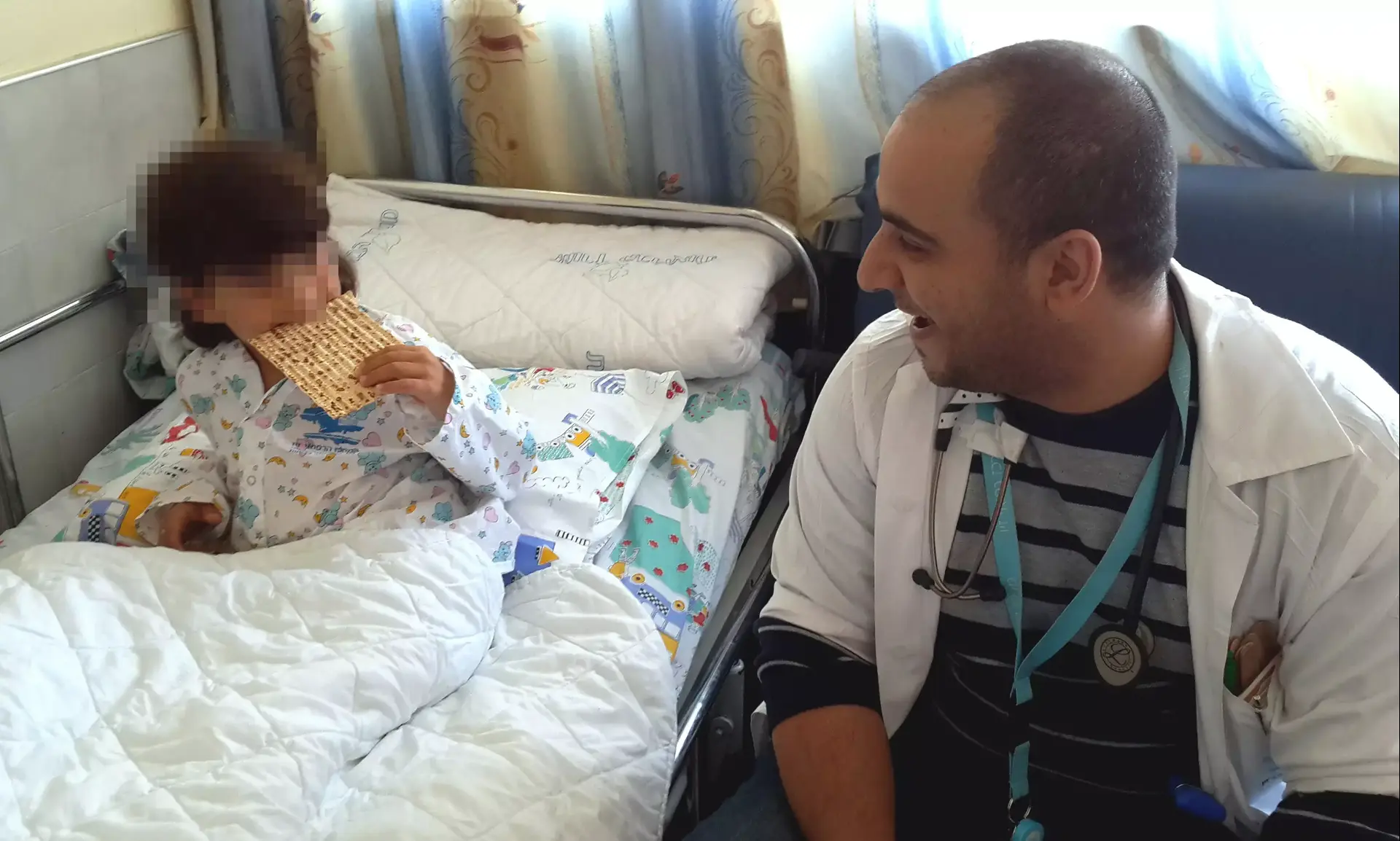 ילד סורי המאושפז במרכז הרפואי זיו מבקש: תנו לי רק מצות