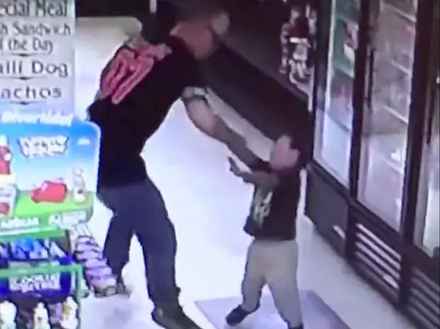 קשה לצפייה: זה האדם שעומד מאחורי הסרטון שזעזע את העולם
