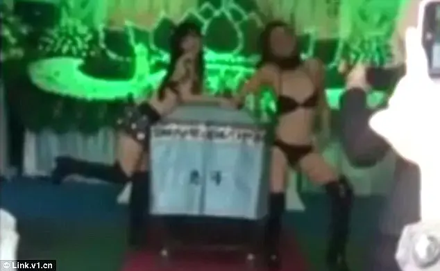 לרשויות נמאס והם יוצאים למלחמה בתופעת החשפניות בהלוויות