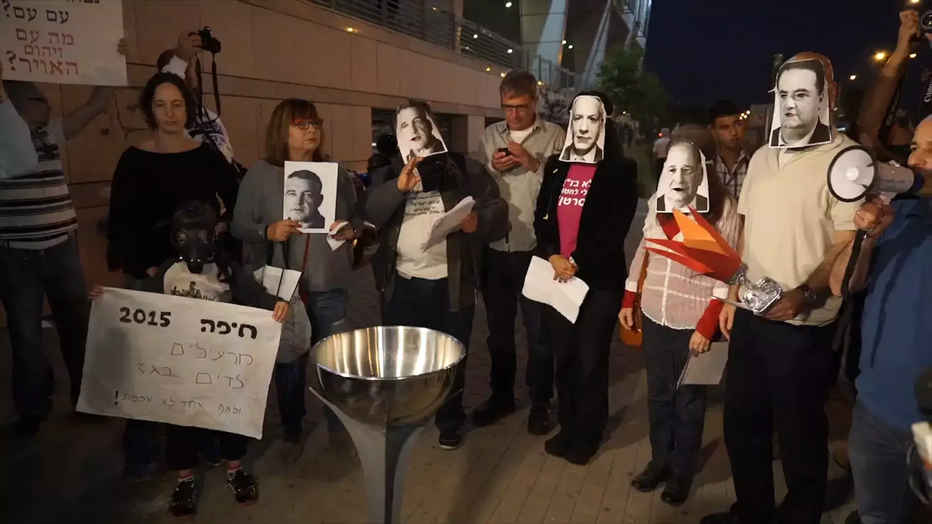 עשרות הפגינו נגד הזיהום בחיפה: "אנשים מתים בשקט"