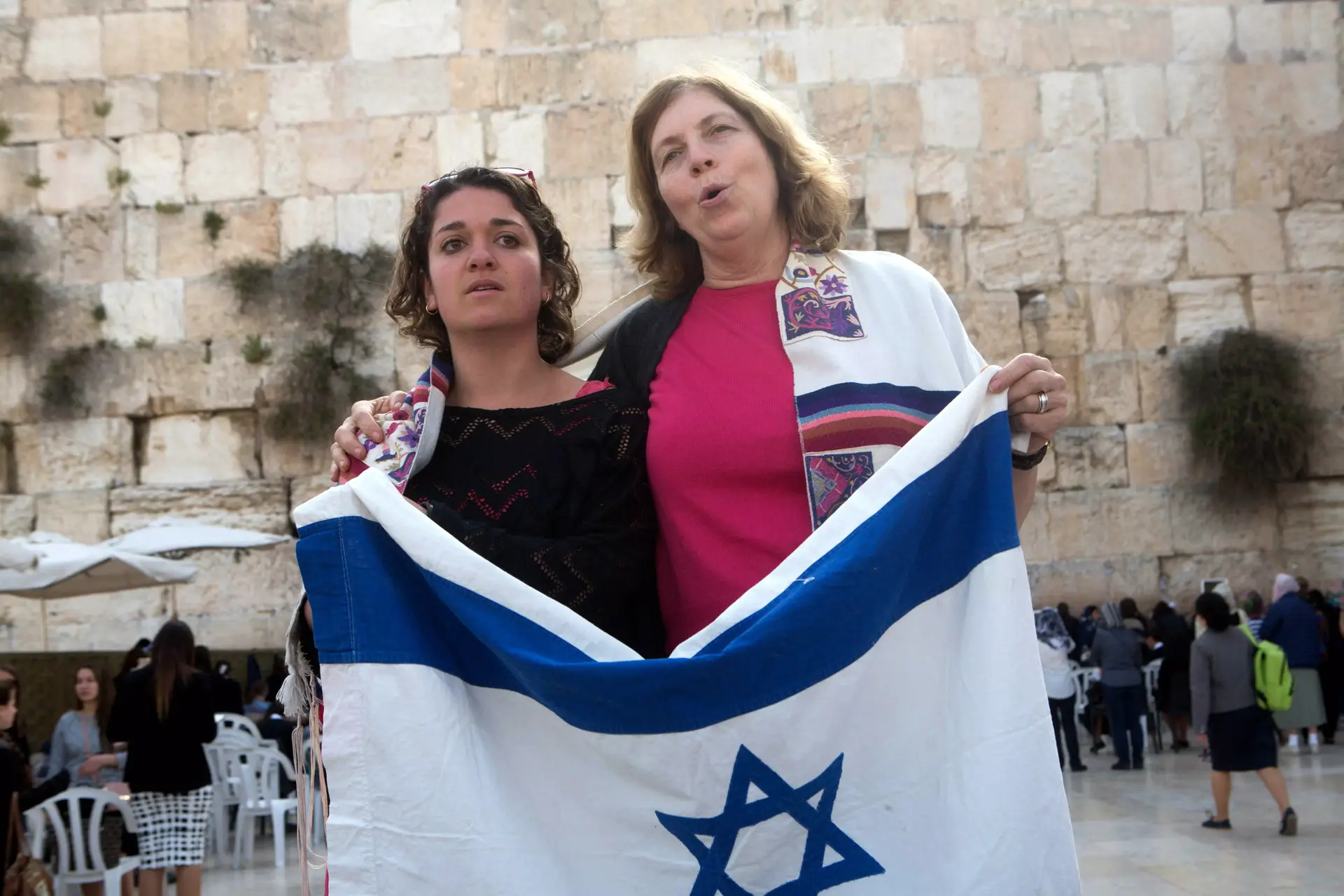 המשנה ליועמ"ש: מניעת השתתפות נשים בהדלקת נרות בכותל  "אפליה אסורה"