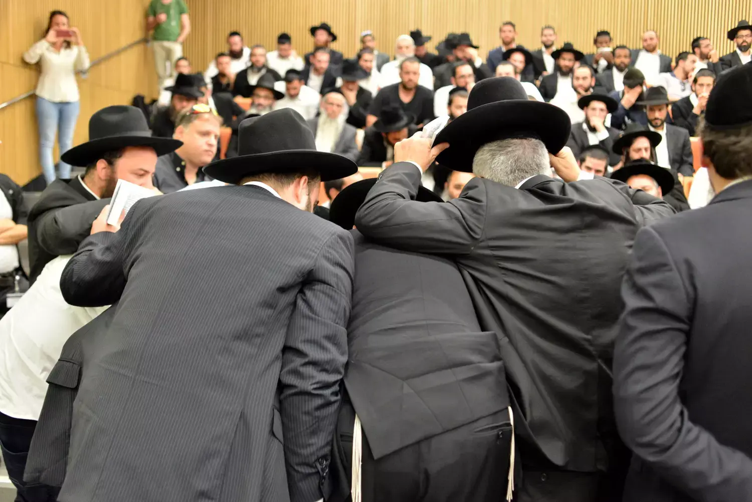 הרב הראשי: "מי שמסתובב עם סמארטפון לא יכול להיות חזן"