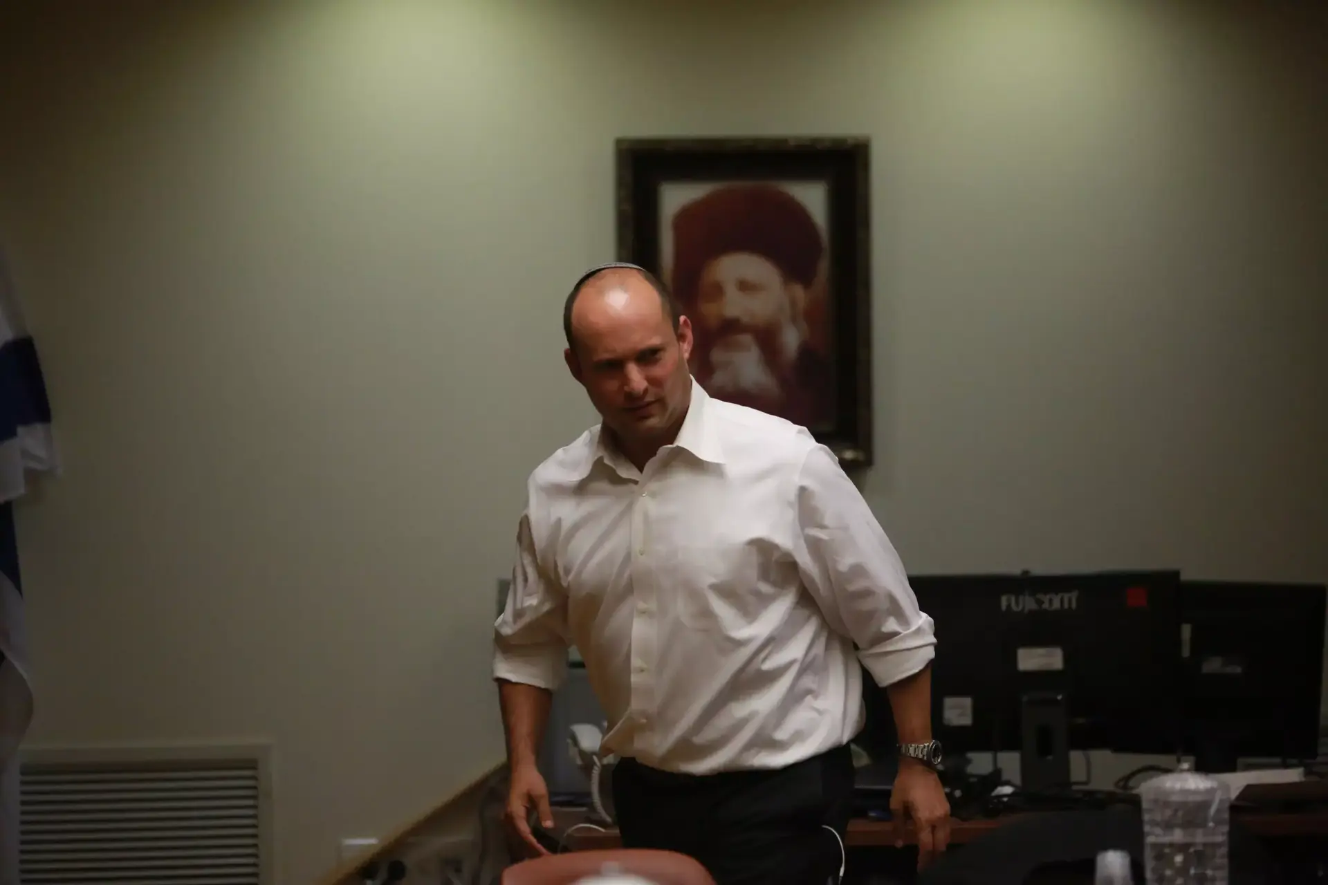 את הבית היהודי לא קונים בכסף