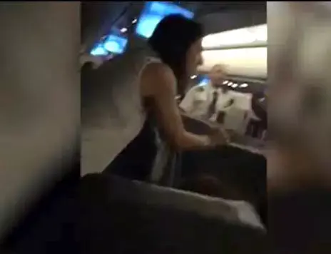 מנשקי קמיעות, סמולנים: אין שנאה כמו שנאה פוליטית