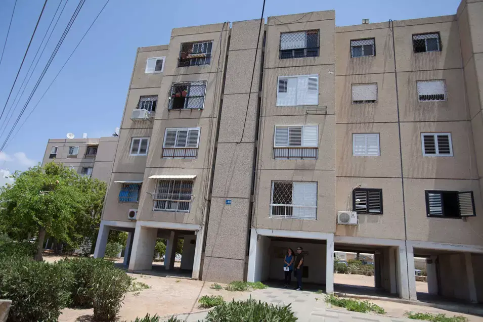 ליקויים במשרד הבינוי: שלוש שנות המתנה לדיור ציבורי