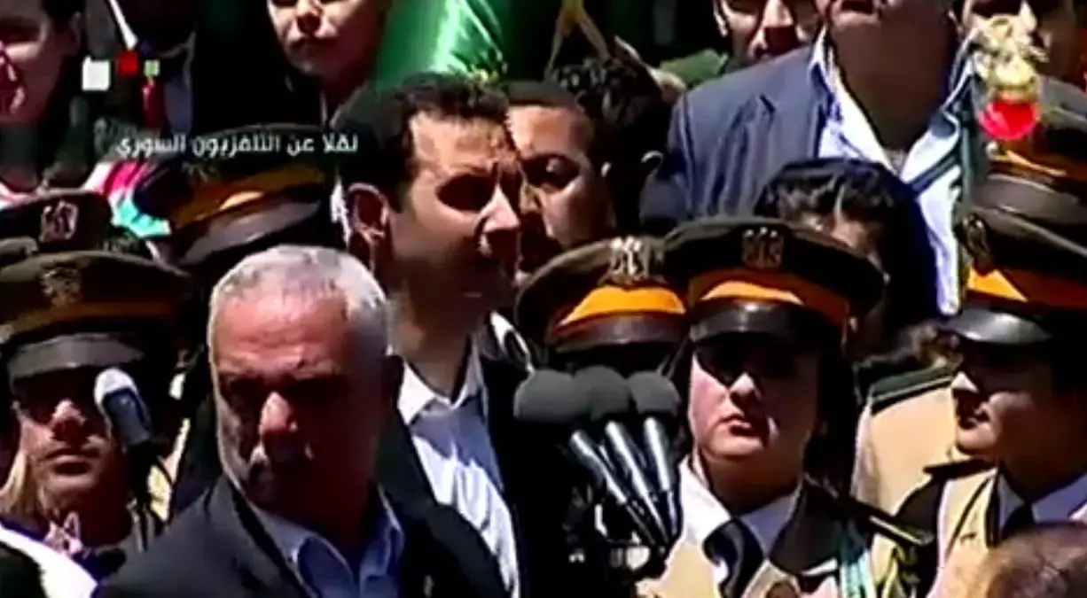 אסד בהופעה פומבית נדירה: "הפסדים הם חלק מהמלחמה"