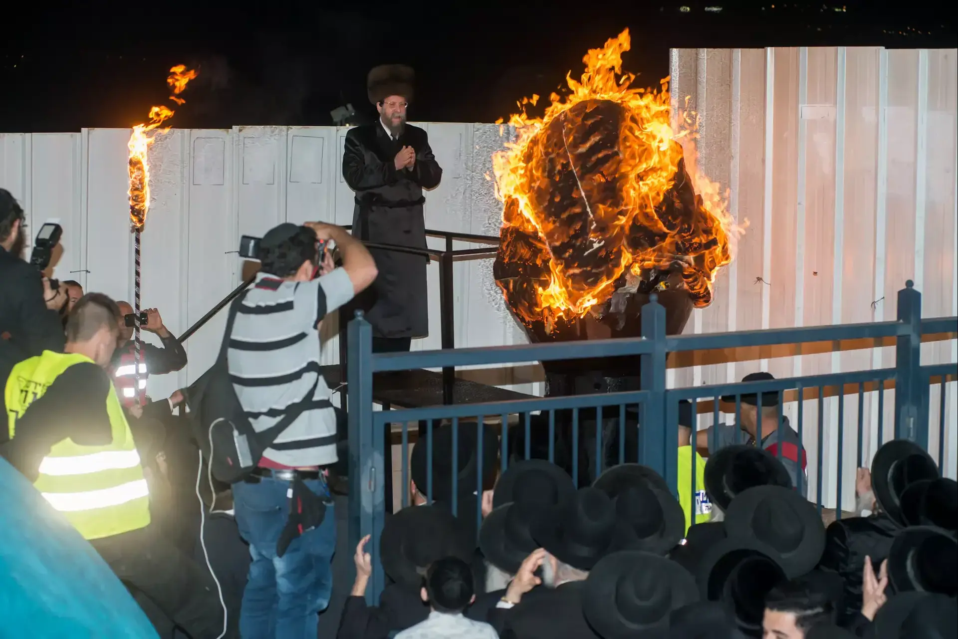"הצדיק דואג לקיים": צפו בתמונות ההילולה במירון