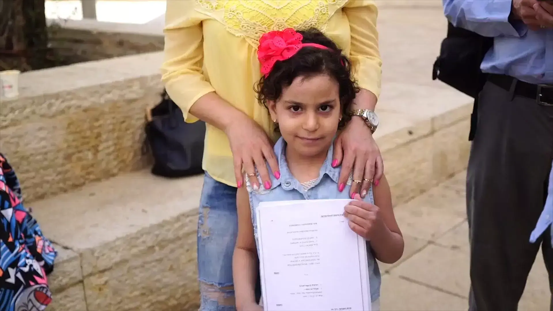 הוריה של לינוי תובעים: זיהום האוויר בחיפה גרם לסרטן שלה