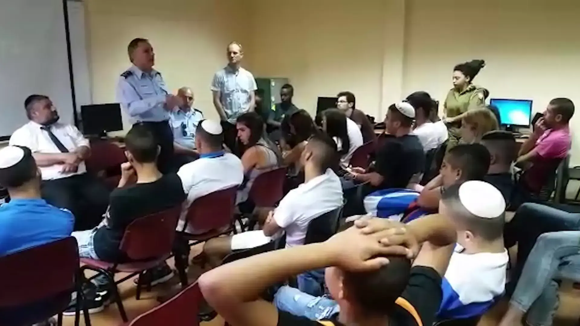 מגל: "המפכ"ל יקים צוות לבחינת מדיניות כלפי משתמשים בקנביס"