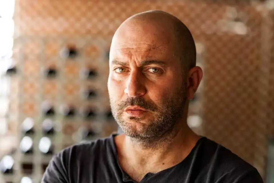 עובר צד: ליאור רז יגלם את האיש הרע בסדרה חדשה
