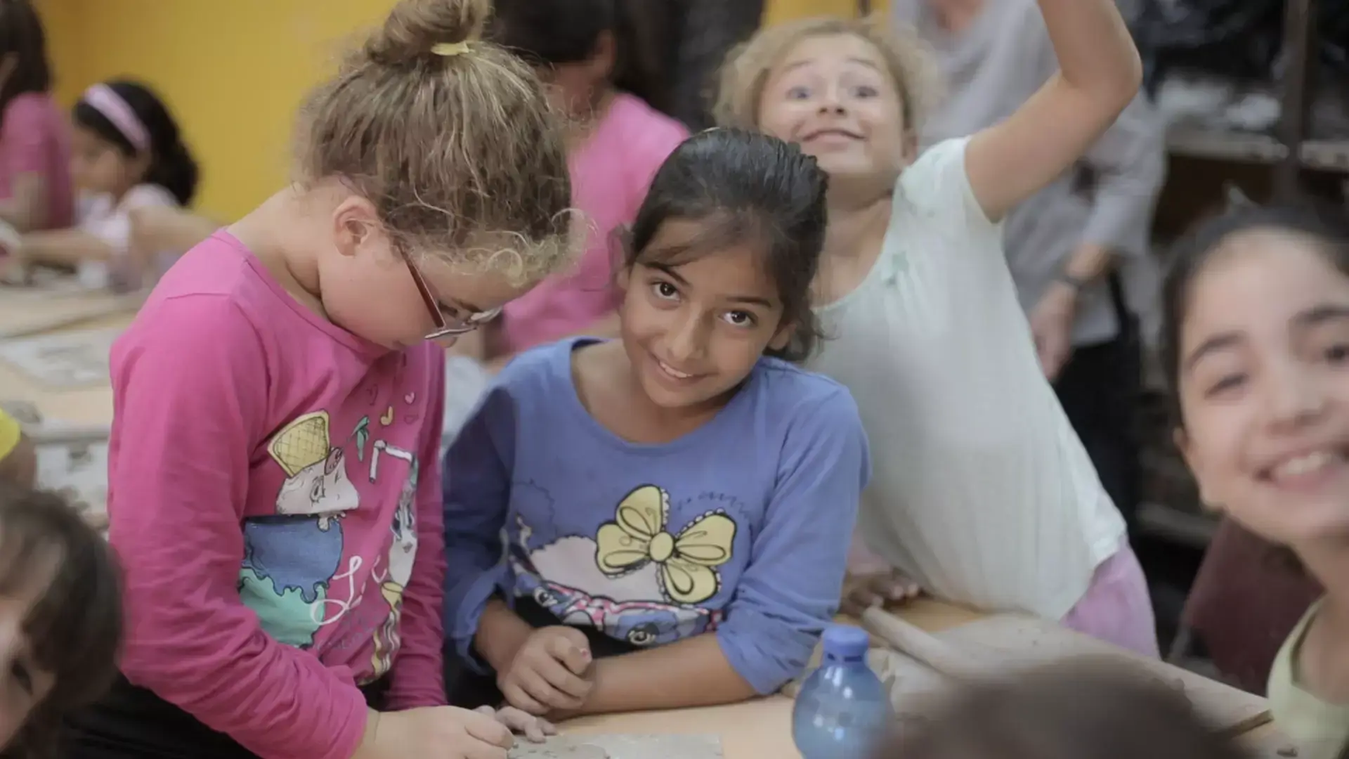 החדשות בדקה | מפתיע: היכן חיים הילדים המאושרים ביותר בעולם?