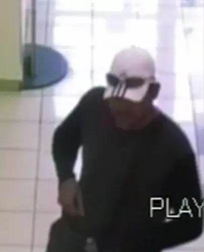 צפו: מזהים את החשוד בשוד סניף בנק בפתח תקווה?