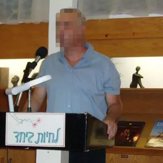 מנהל במשרד הפנים נמצא ירוי בראשו בביתו
