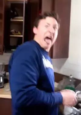 קורע מצחוק: האם זה השותף הפחדן ביותר בעולם?