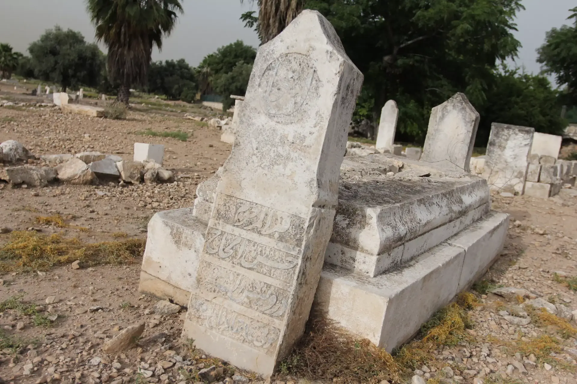 הוויכוח על העתקת הקברים המוסלמיים שעלול להצית מהומה בחיפה