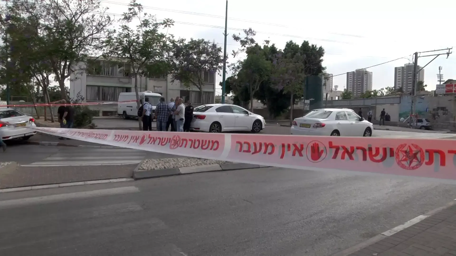 חיסול ברמלה: צעיר נהרג מירי מכלי רכב חולף