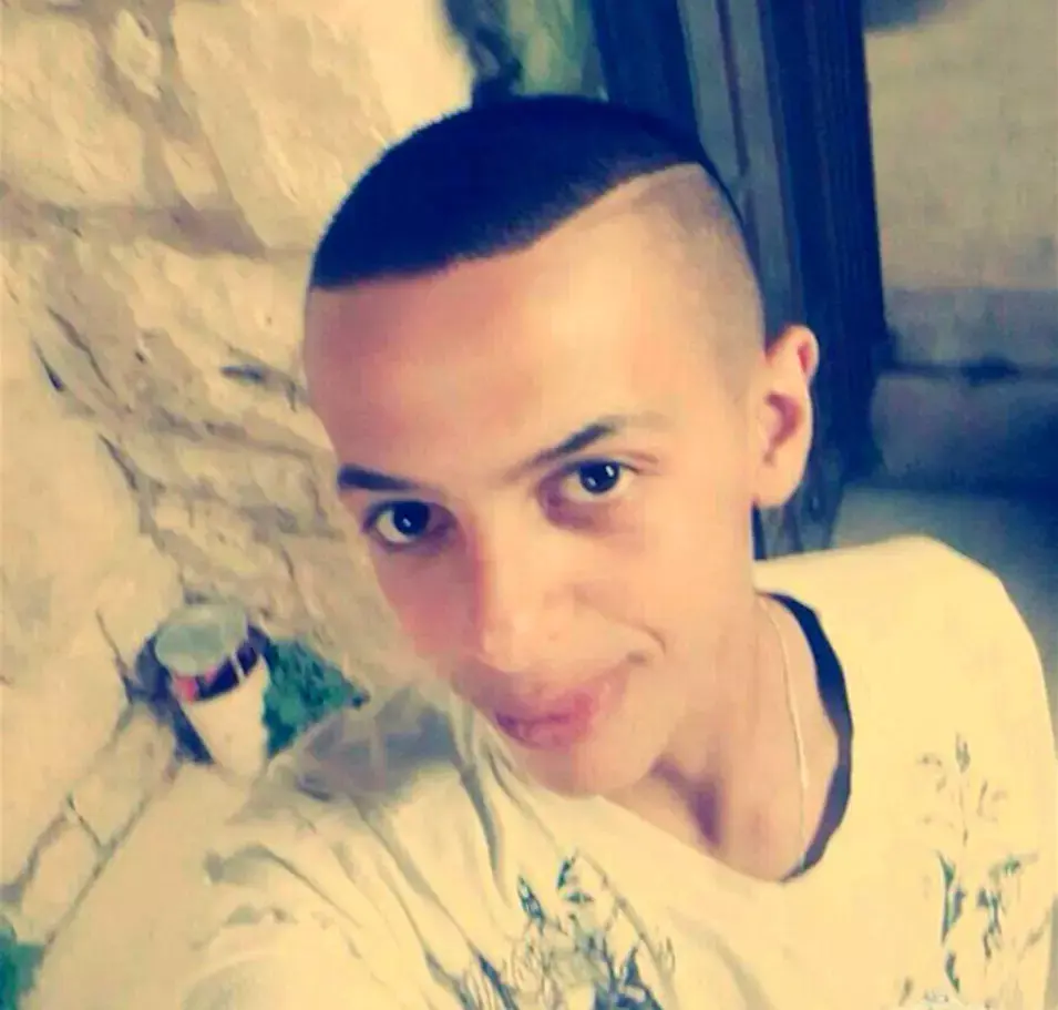 אביו של אבו חדיר התפרץ: "חתיכת כלב, עשיתם חפלה בבן שלי"