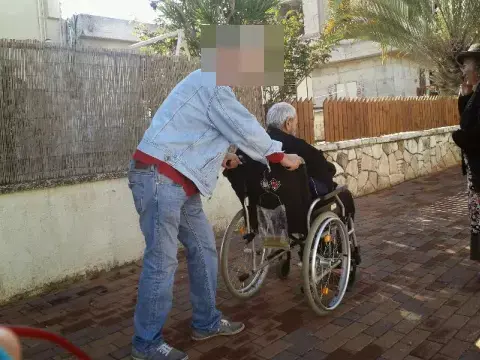 "משפילים אותנו": האנשים השקופים שחיים מתחת לקו העוני