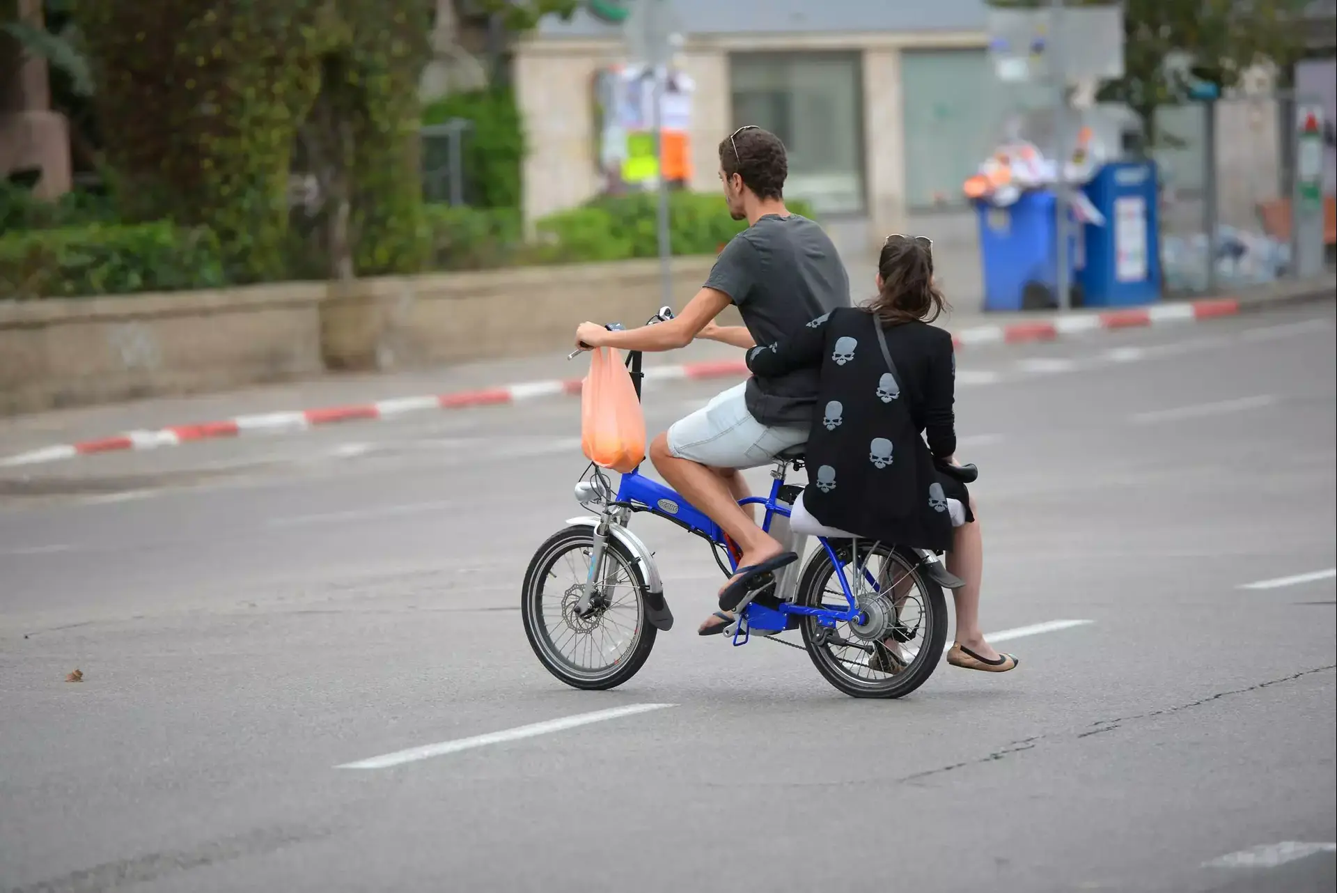 כנופיית נערים מהרצליה חשודה בגניבת סוללות אופניים חשמליים