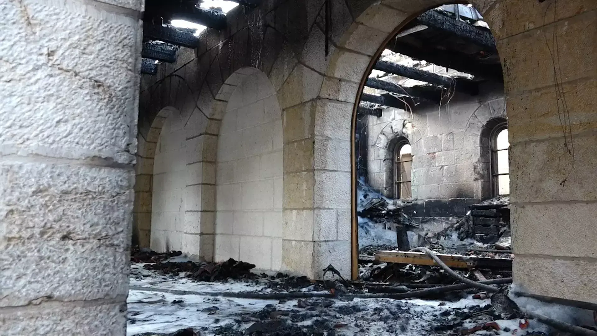 בעקבות הצתת הכנסייה: צליינים שוקלים לבטל ביקורים בישראל