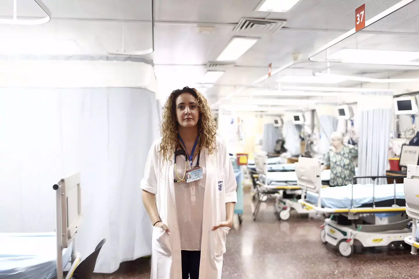 "הרפואה האמיתית": המתמחה שתעשה סדר בכאוס בבית החולים