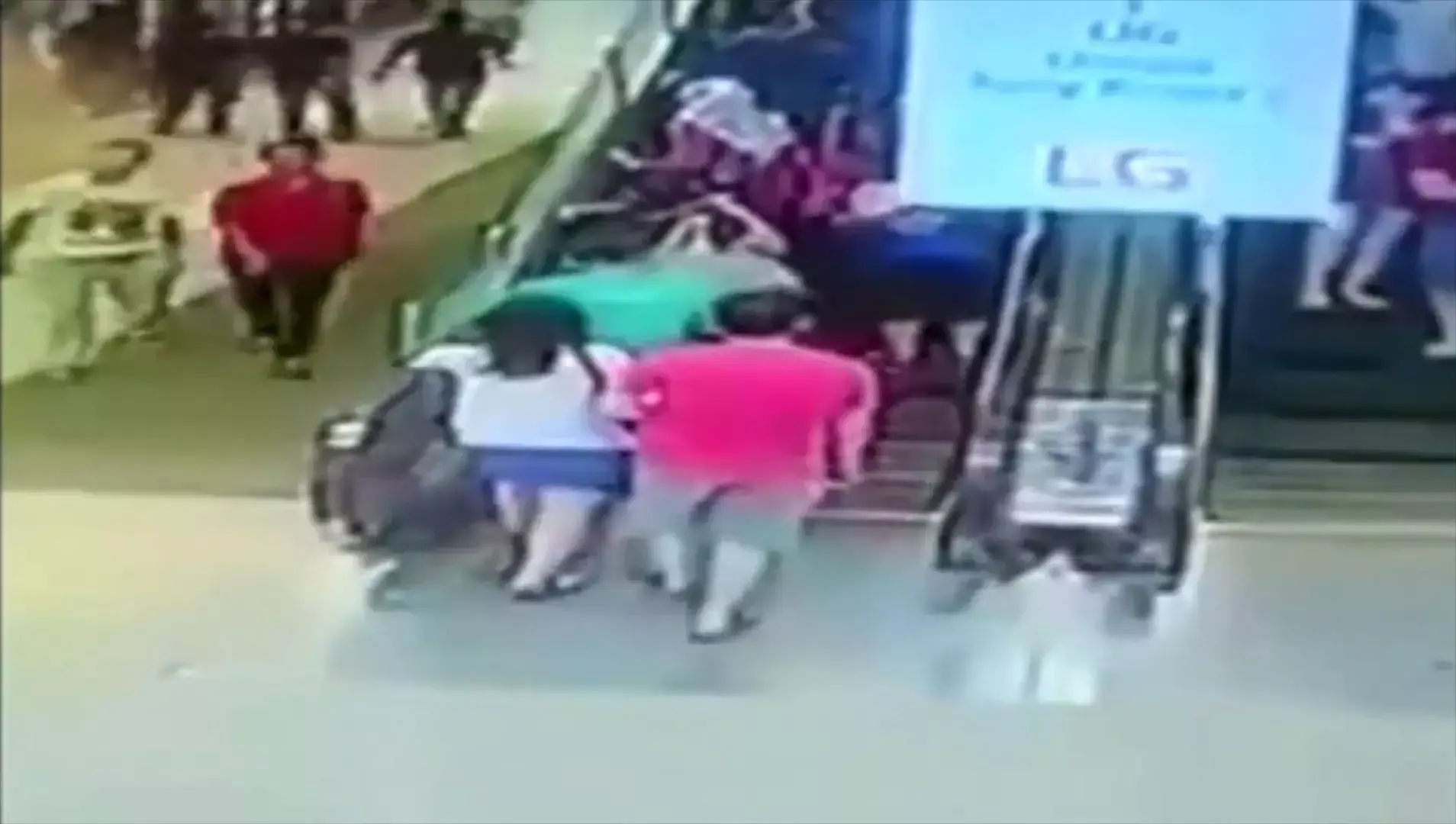 צפו: סופת טורנדו קטלנית משתוללת בשיקגו