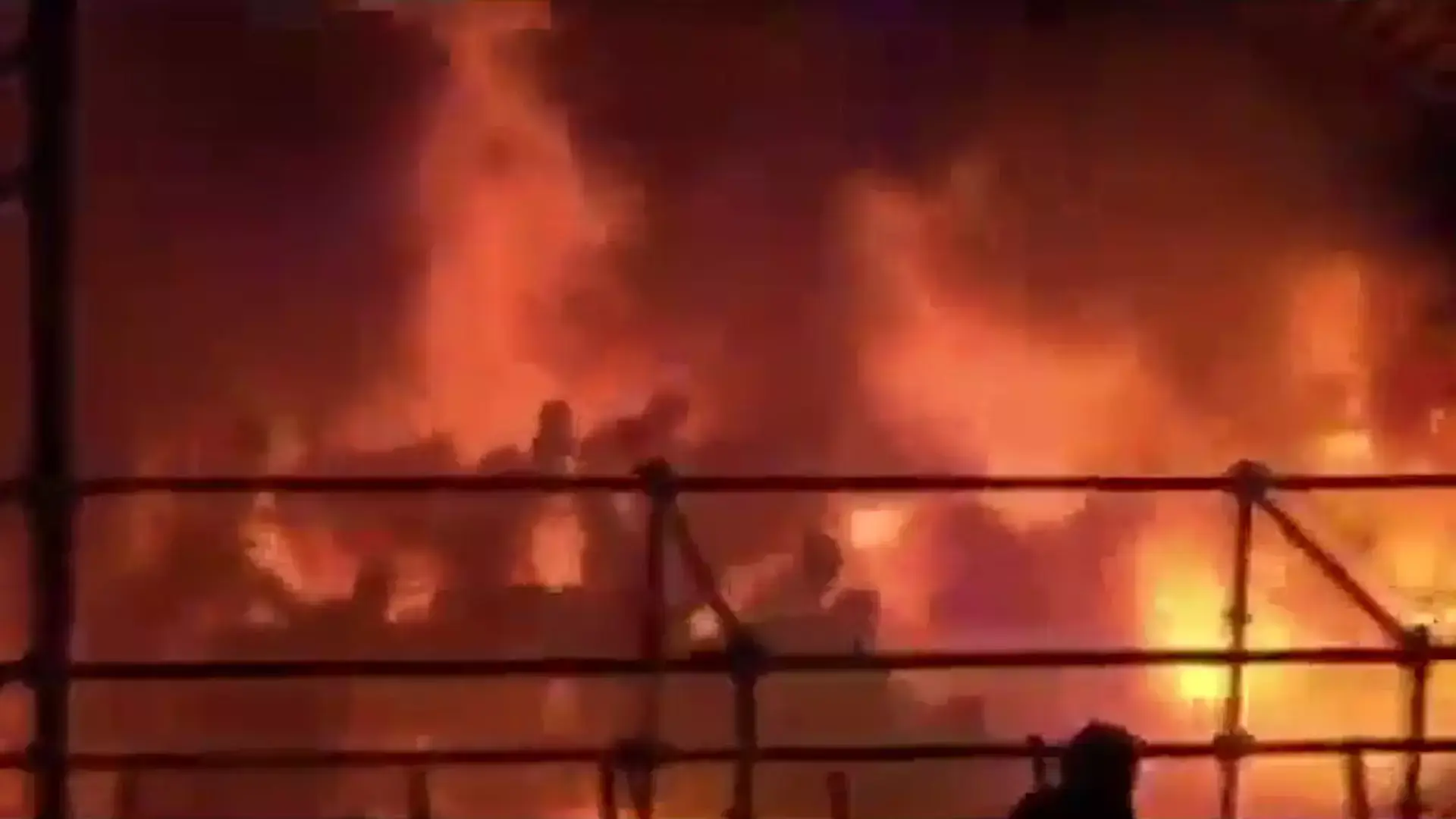 תיעוד: שריפה פורצת בפארק שעשועים בטייוואן; 200 נפצעו