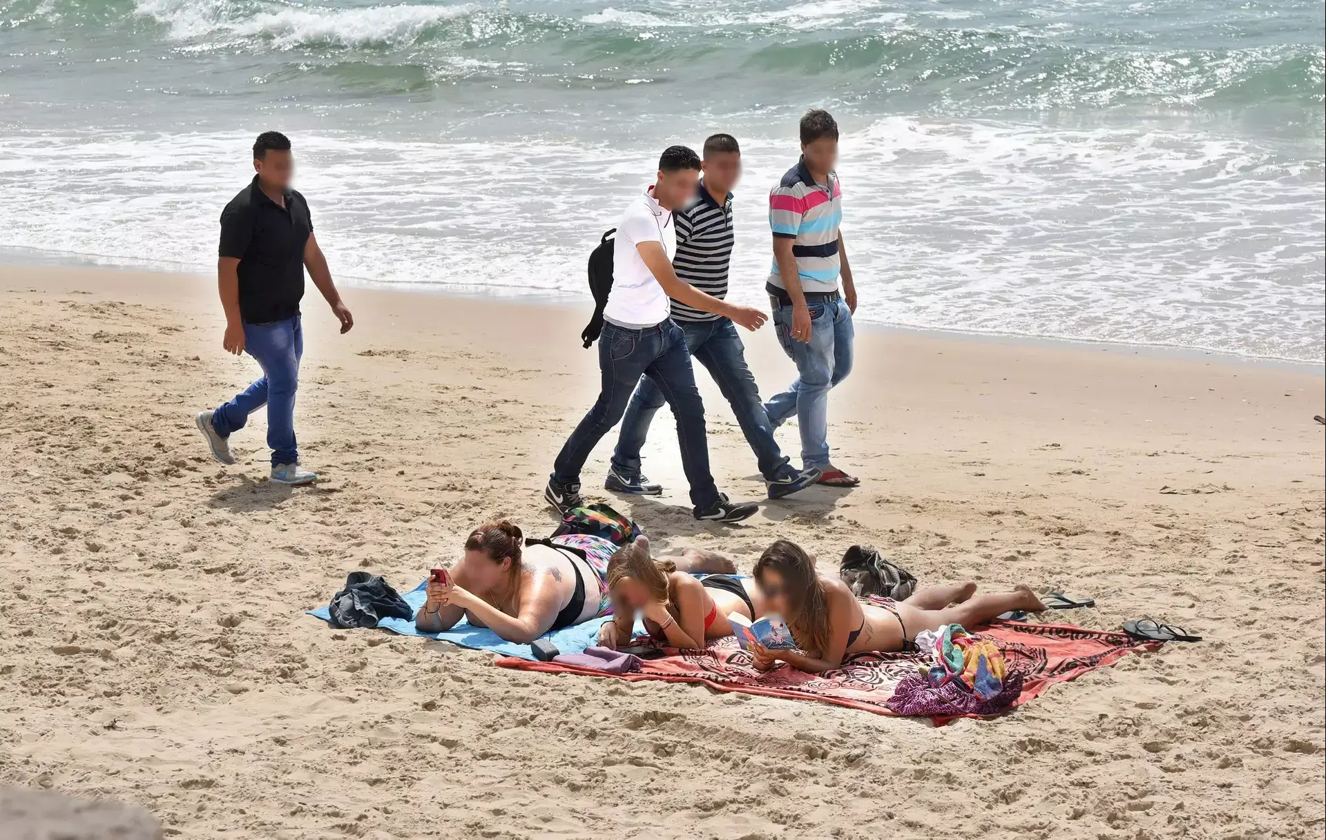 "הפלסטינים שמגיעים לחופי תל אביב לא עומדים בפני מראה הנשים"