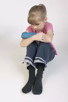 עונש חינוכי: קשירת ידיים ונעילה בחדר