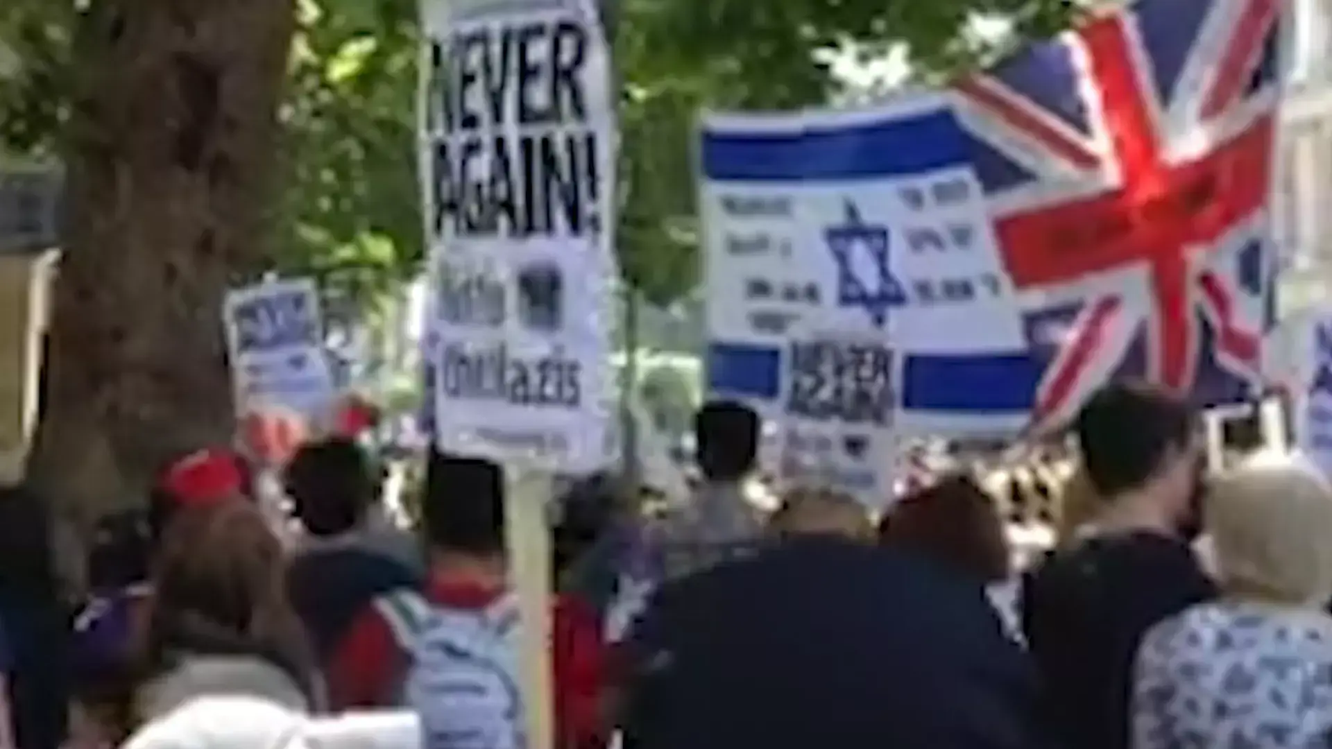 הפגנה כפולה בלונדון: ניאו-נאצים מול מתנגדיהם