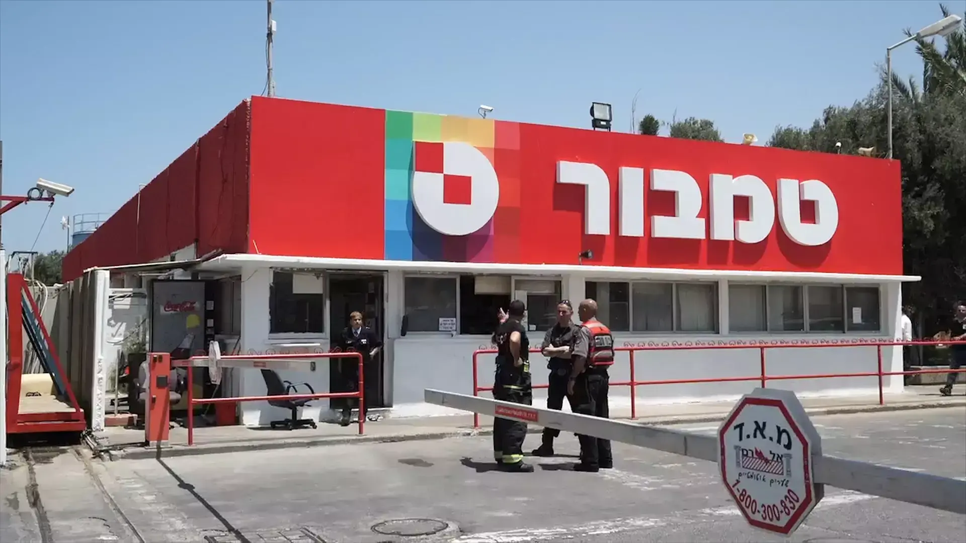 קצף התפרץ בעקבות דליפה במפעל בעכו וגלש עד כביש 4