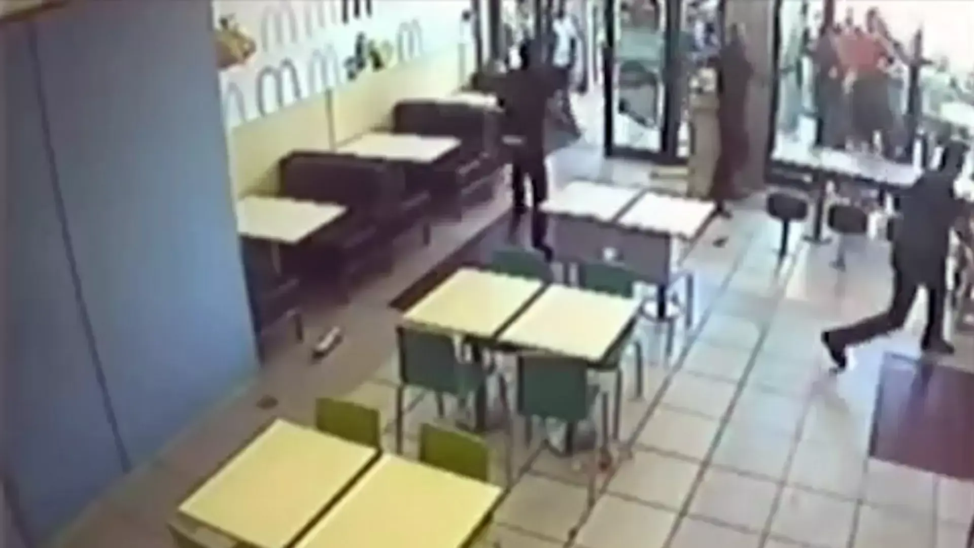 סניף מקדונלד'ס בבירה נסגר: "העובדים הערבים חששו מתקיפה"
